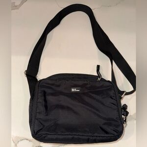 Derek Alexander crossbody travel purse nylon black bag